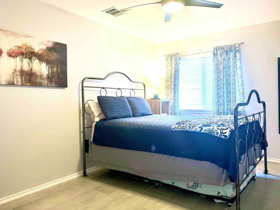 Modern Updates - Great Location - King Bed- Bmt San Antonio Exterior foto